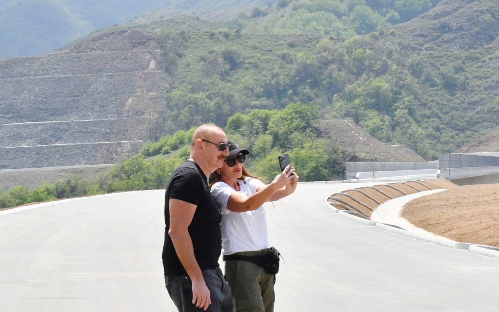 Prezident və xanımı Şuşa yolunda - FOTOLAR
