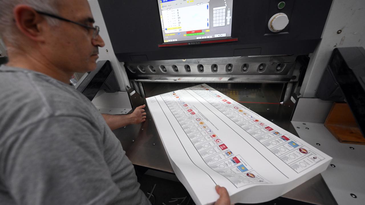 Türkiyə seçkiləri: Bülletenlərin çapı başa çatdı - FOTOLAR