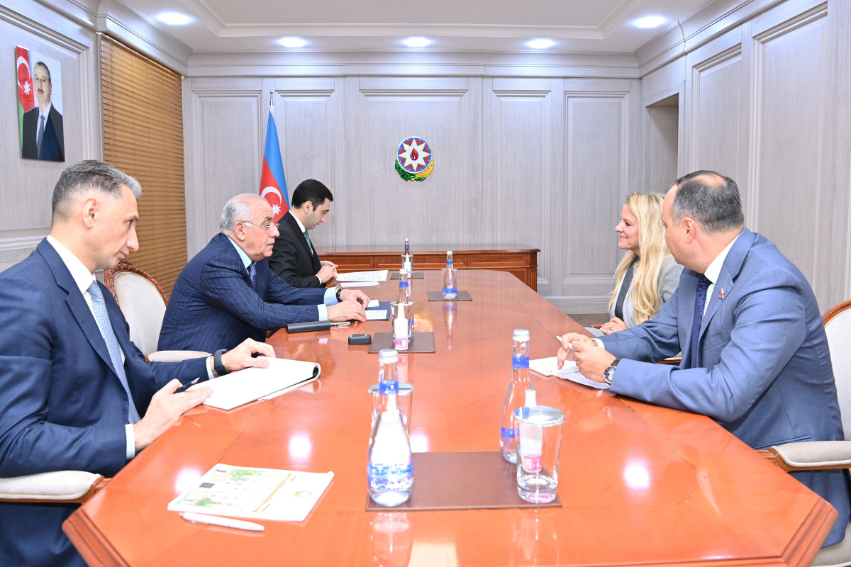 Baş nazir SpaceX şirkətinin prezidenti ilə görüşüb