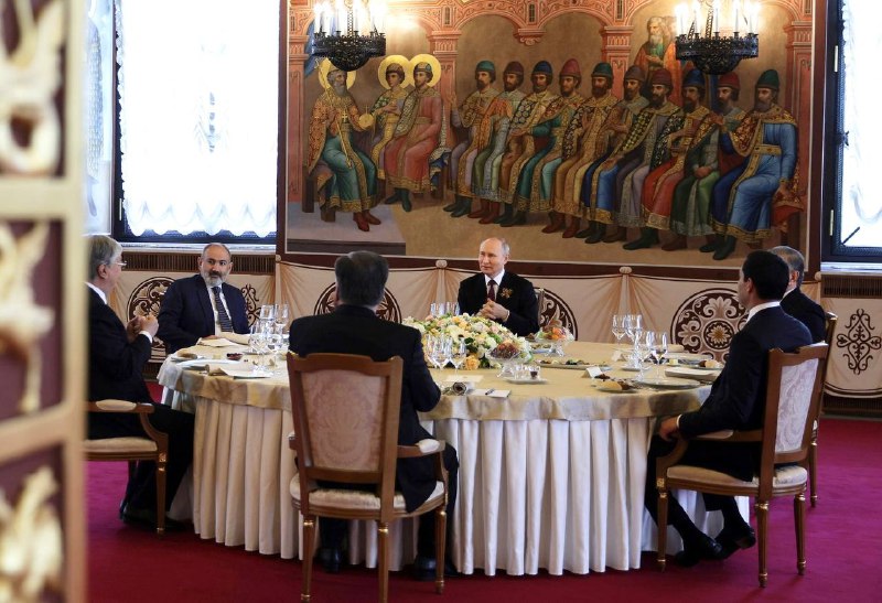 Putin Moskvadakı parada qatılan liderlərə ziyafət verdi