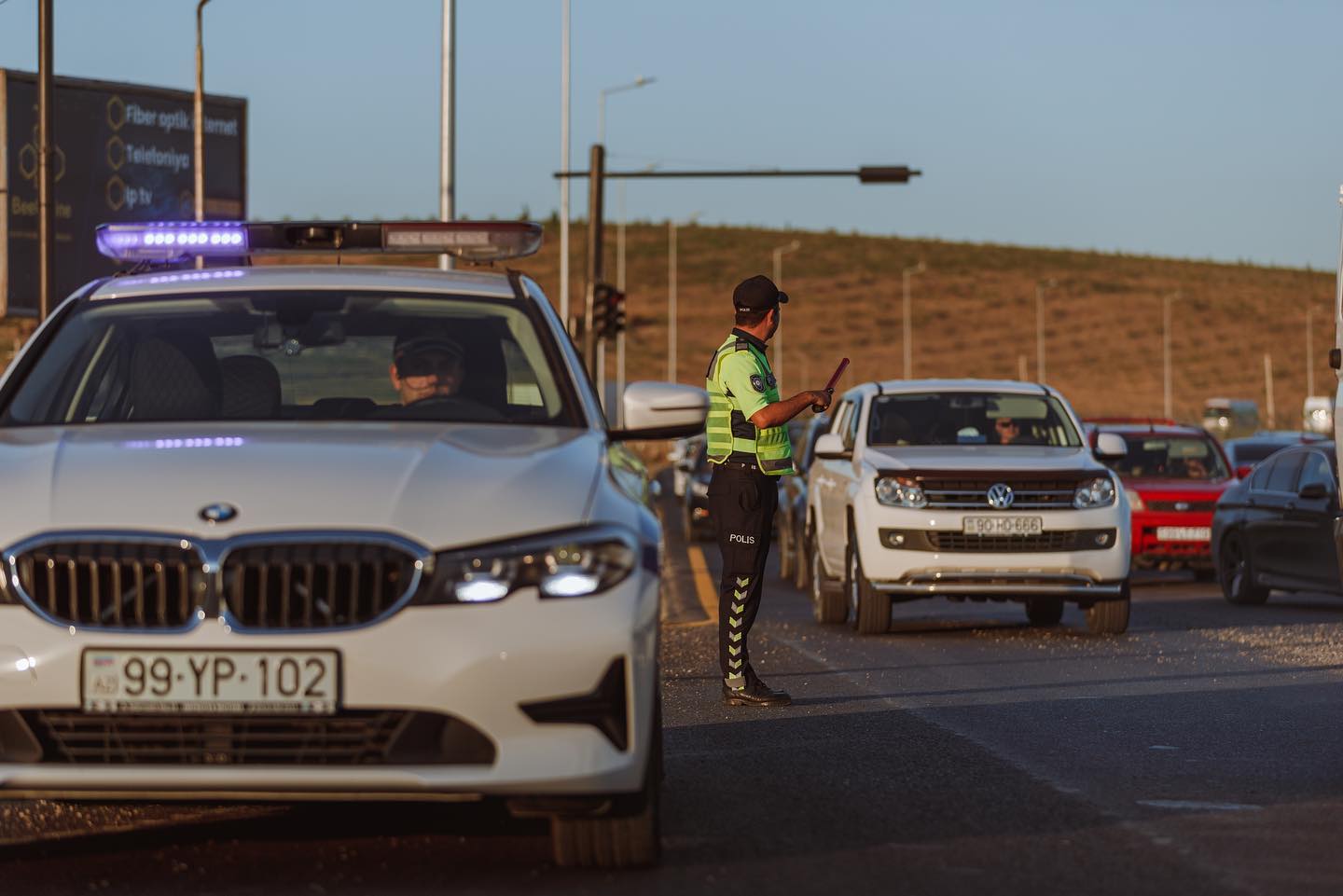 Bakıda polis maşını piyadanı vurub ÖLDÜRDÜ