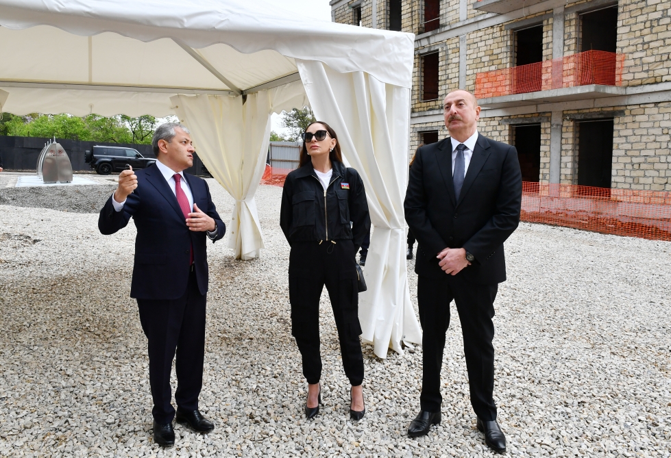 Prezident və xanımı Şuşadakı kompleksin tikintisi ilə tanış oldu