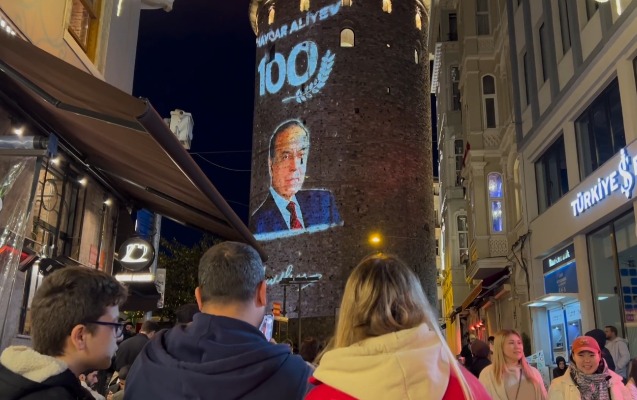 Heydər Əliyevin fotosu Qalata Qülləsində - VİDEO