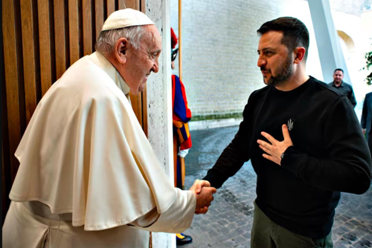 Zelenski Roma papası ilə görüşdü 