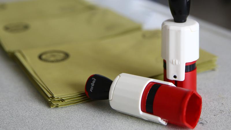 Seçki məntəqəsində infarkt keçirən 2 nəfər ÖLÜB