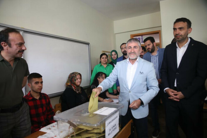 Vətəndaşlar səsvermədə fəallıq göstərirlər - Türkiyəli nazir