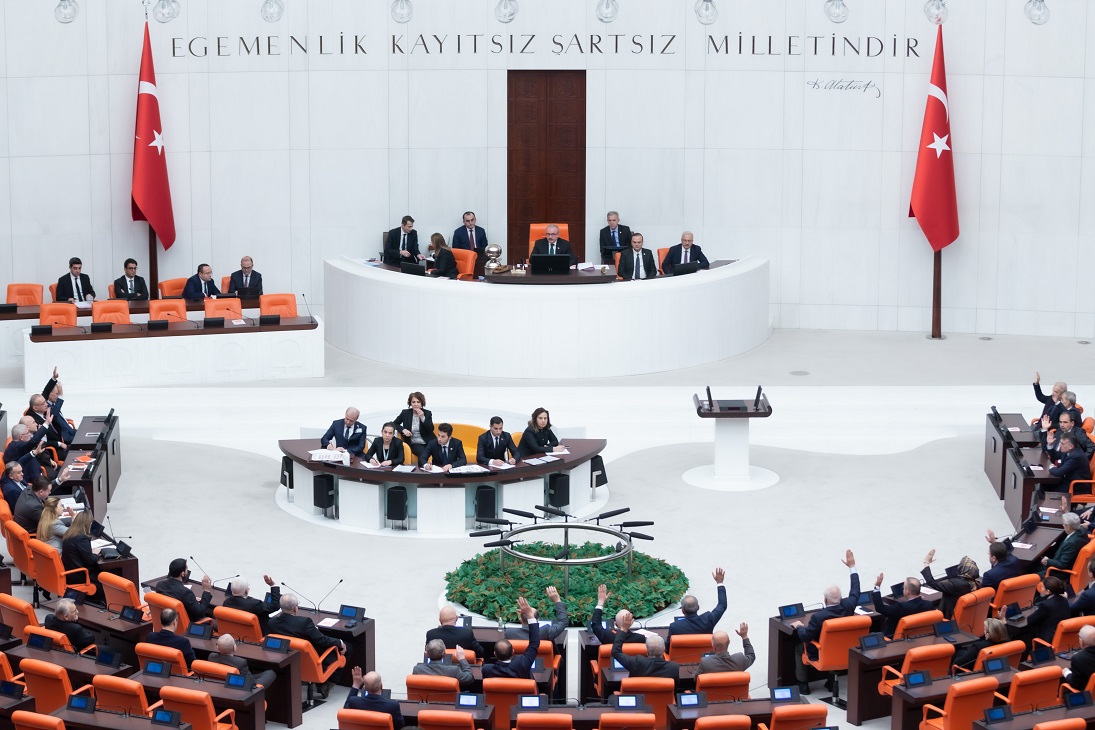 Partiyaların 2018 və 2023 seçkilərində qazandığı mandat sayı - MÜQAYİSƏ