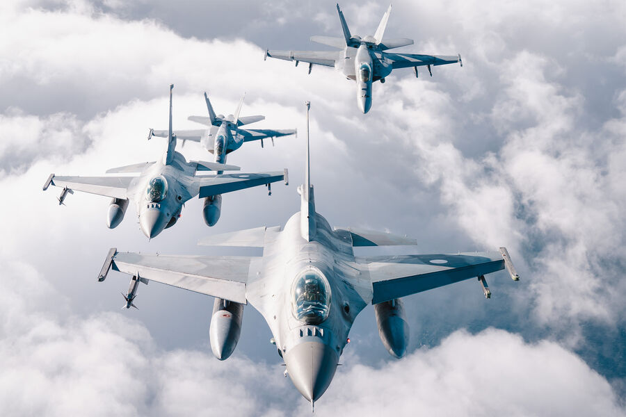 Ukrayna Qərbdən 50-yə yaxın F-16 istəyir