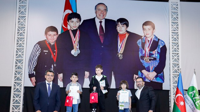“Nar”ın tərəfdaşlıq etdiyi Şahmat turnirinin qalibləri - FOTOLAR