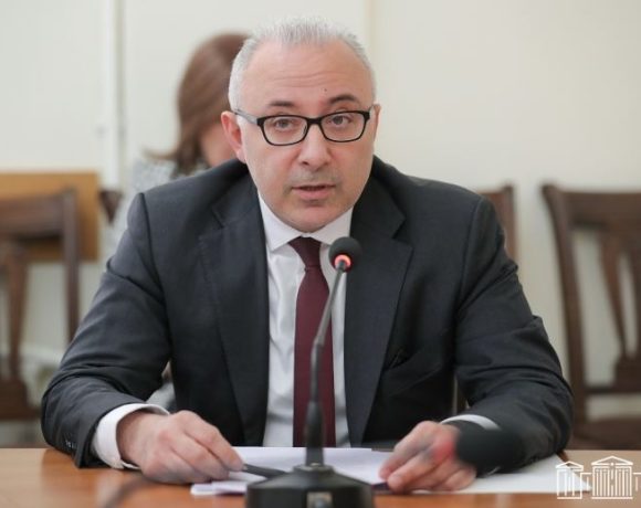 Mirzoyanın müavini Bayramovla görüşdən danışdı, Rusiyadan gileyləndi