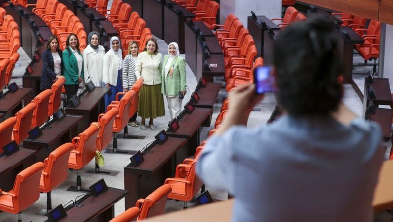 Türkiyədə yeni seçilən deputatların 20 faizi qadındır