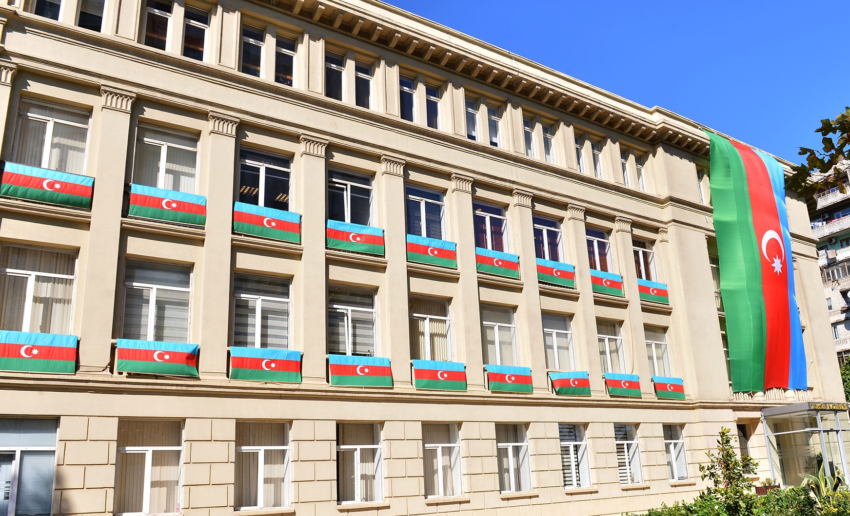 Xaricdə təhsil: Gənclərimiz proqramdan niyə faydalana bilmir?