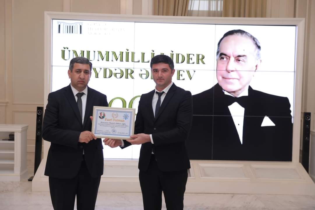 Partiya fəalları Heydər Əliyev Mərkəzini ziyarət ediblər - FOTOLAR