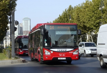 Bakıda 211 avtobus tıxacda qaldı