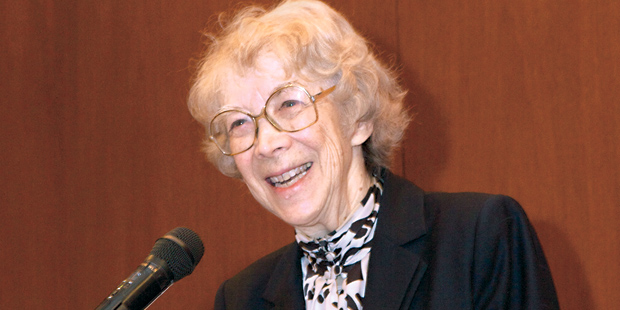 95 yaşlı qadın hakim təqaüdə çıxmaqdan imtina etdi