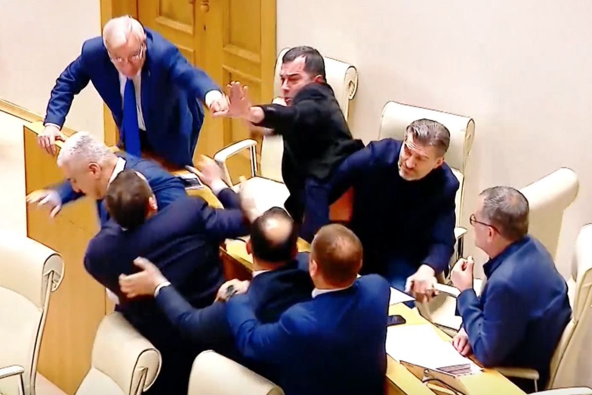 Gürcü deputatlar Rusiyaya görə dalaşdılar 