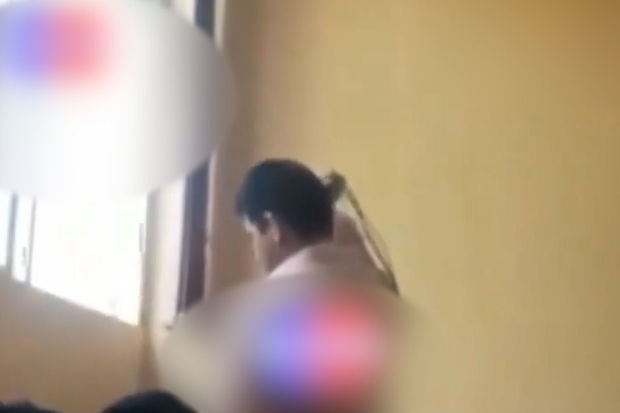 Sumqayıtda müəllim uşaqları qamçı ilə döydü - VİDEO