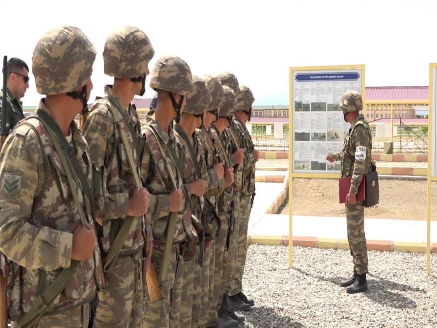 Jurnalistlər Ordunun döyüş hazırlığı ilə tanış oldular - FOTOLAR