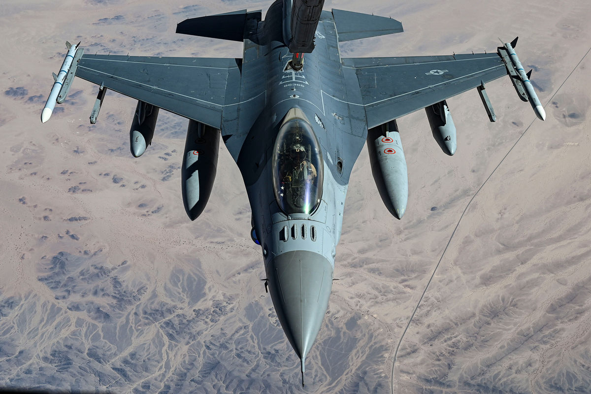 Qərb F-16-larla bağlı qərar verdi