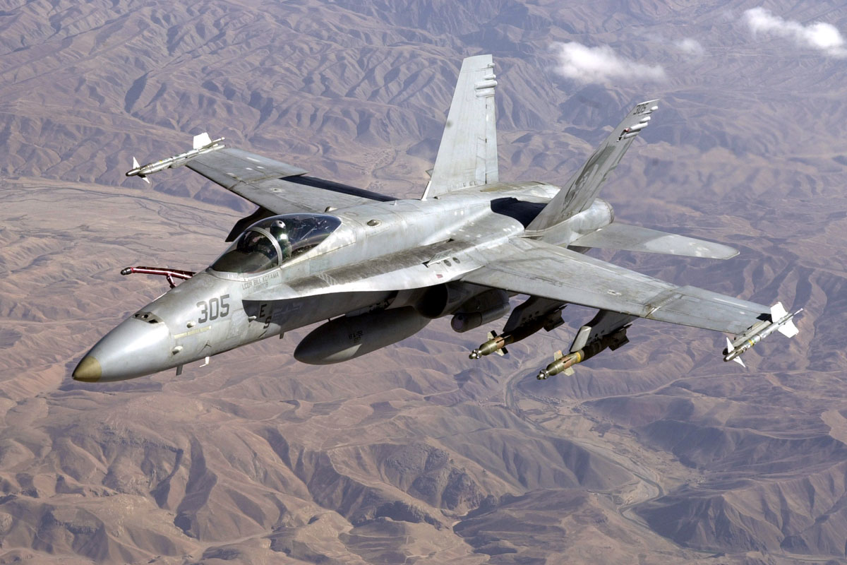 F-18 qırıcısı qəzaya uğradı