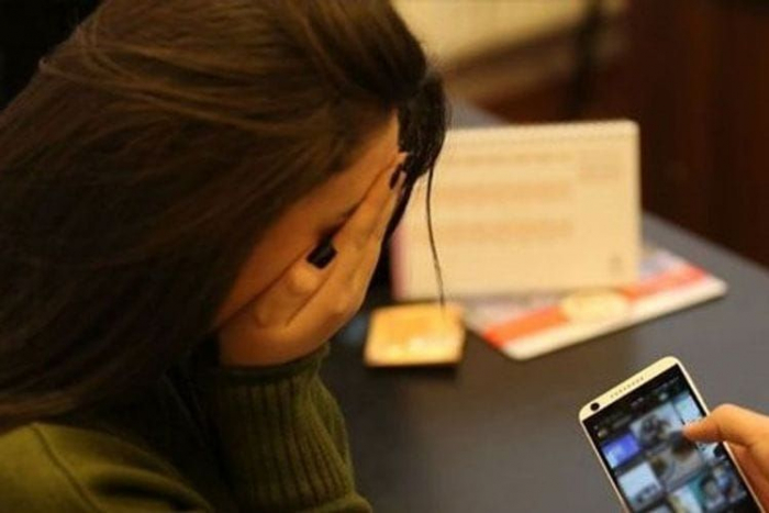 Qadını fotoları ilə şantaj edib PUL ALDI