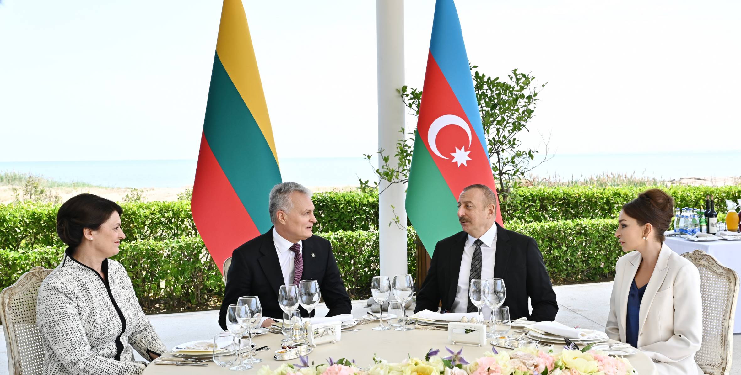 Vilnusda Prezident və birinci xanımın şərəfinə rəsmi lanç verildi