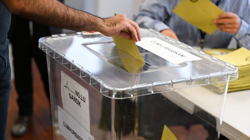 Türkiyə seçkiləri: Xaricdə səs verənlərin sayı 1.4 milyonu keçdi