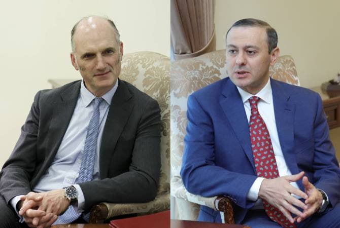 Qriqoryan Britaniyanın dövlət naziri ilə görüşüb