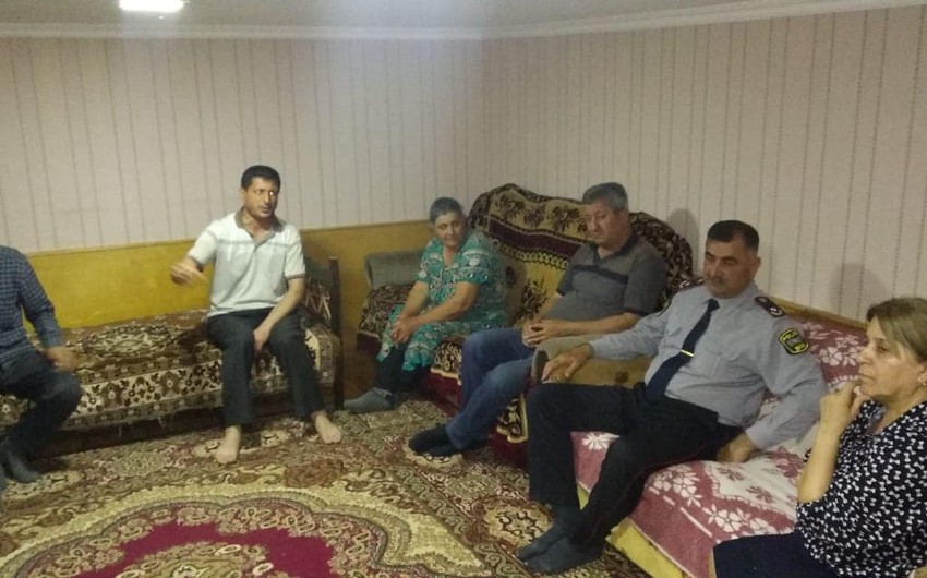 Özünü dənizə atan qadının uşağı atasına verildi 