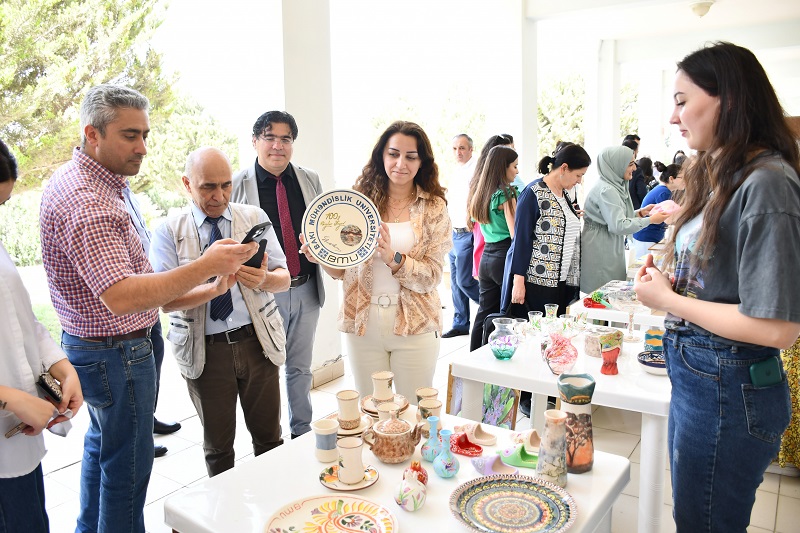 BMU-da xeyriyyə sərgisi təşkil olunub - FOTOLAR