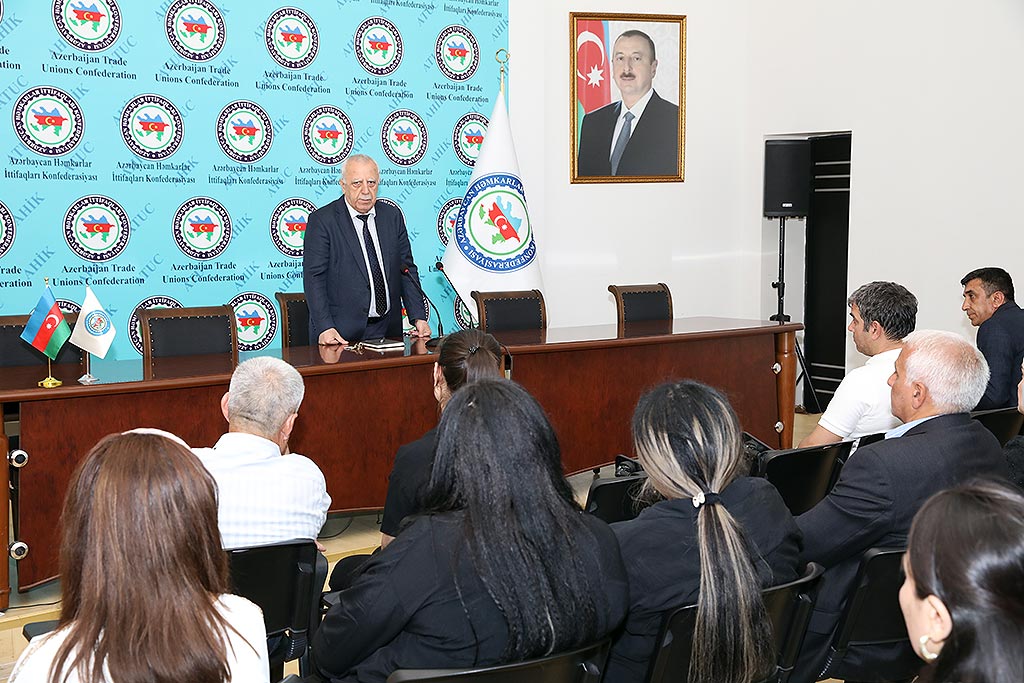 AHİK-də şəhid ailələri ilə görüş keçirilib