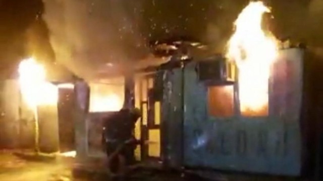 Paytaxtda bir-birinə bitişik obyektlər yandı - VİDEO