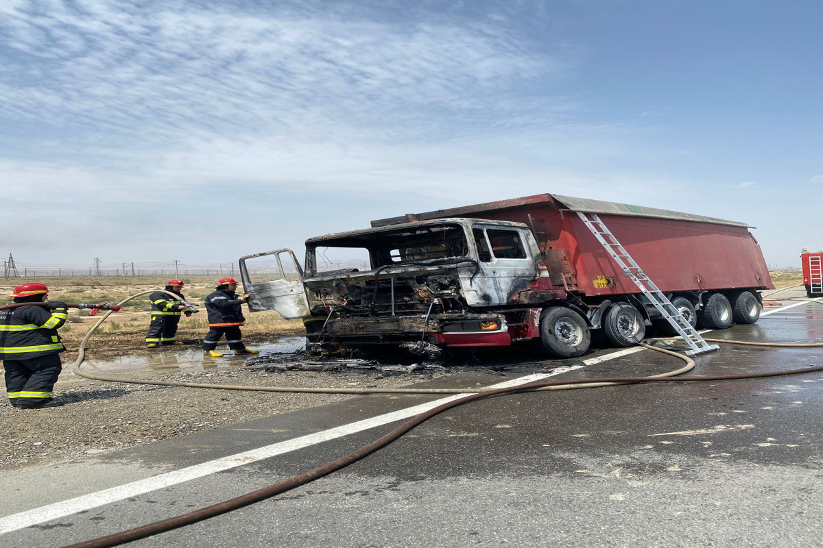 Sumqayıtda yük maşını yanıb - VİDEO
