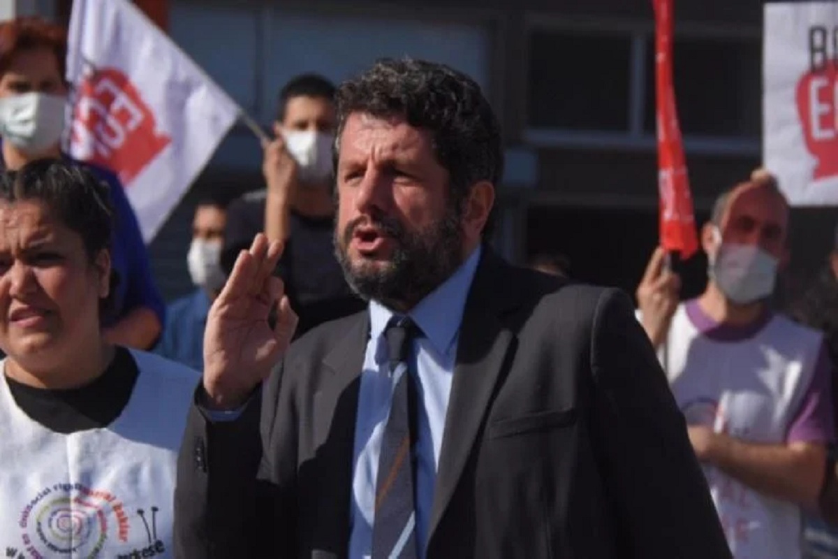 Həbsdə olan fəala deputat mandatı verildi - FOTO