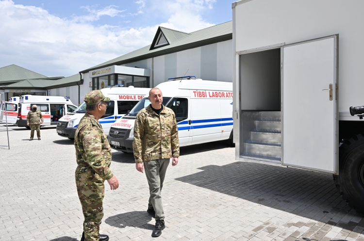 İlham Əliyev Kəlbəcərdə hərbi hospitalın açılışında - FOTOLAR
