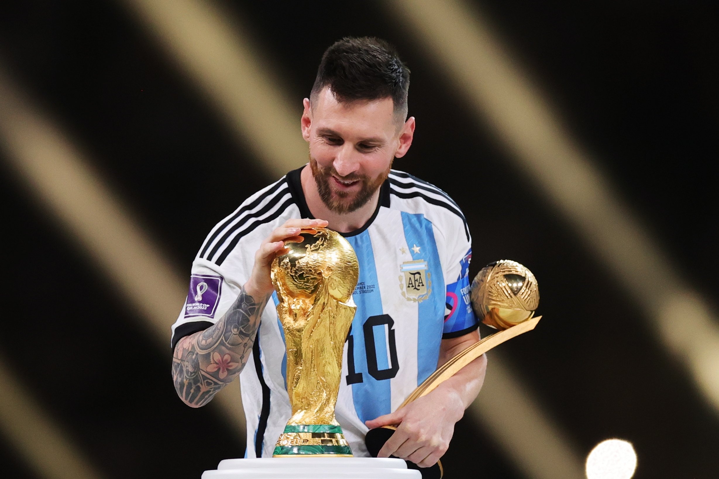 Messi dünya rekordunu təkrarladı