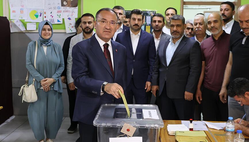 Seçki demokratik şəkildə keçirilir - Bəkir Bozdağ