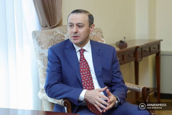 Qriqoryan Slovakiyaya, oradan Moldovaya gedəcək
