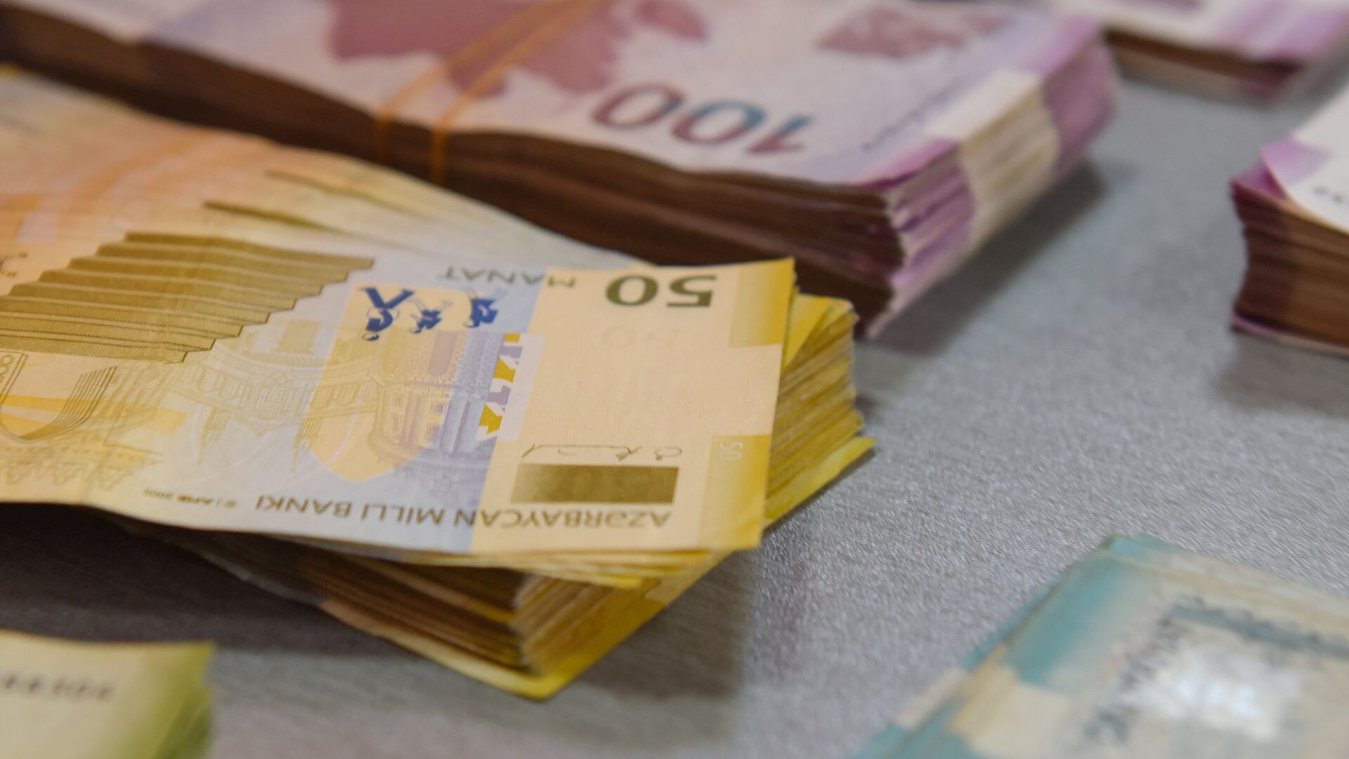 Büdcə kəsiri 210 milyon manat çox olacaq