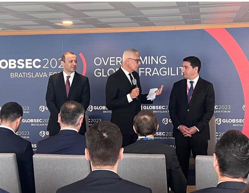 Hikmət Hacıyev Qriqoryanla bir arada