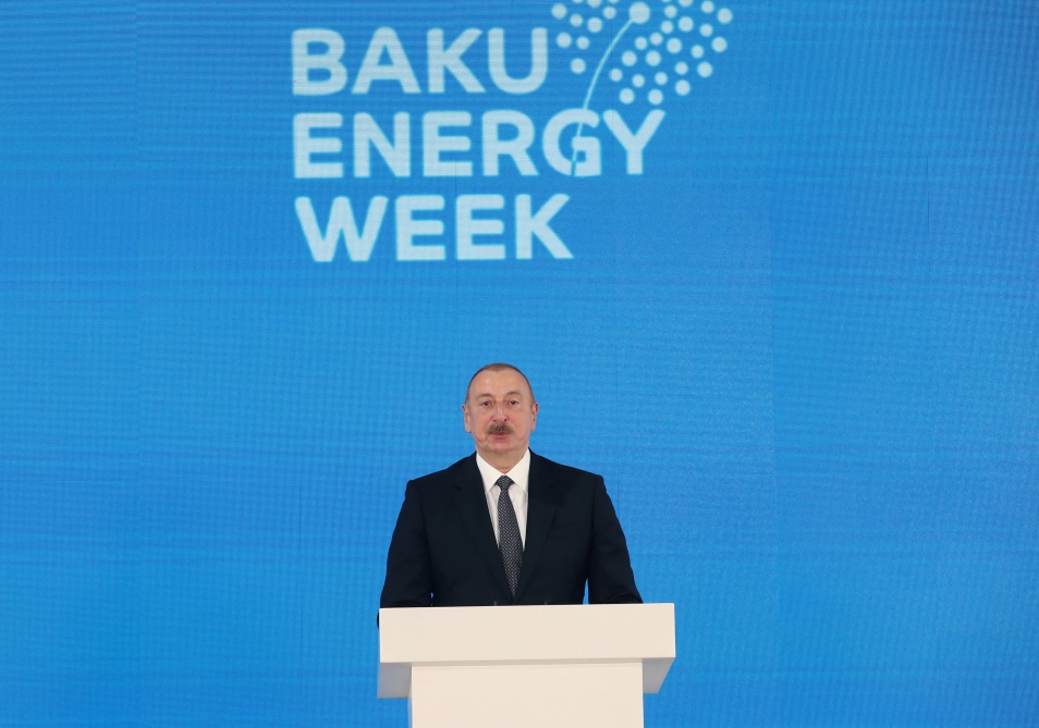 Prezident beynəlxalq sərginin açılışında - YENİLƏNİB