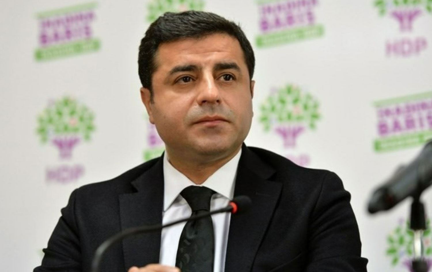 Demirtaş siyasətdən getdiyini AÇIQLADI
