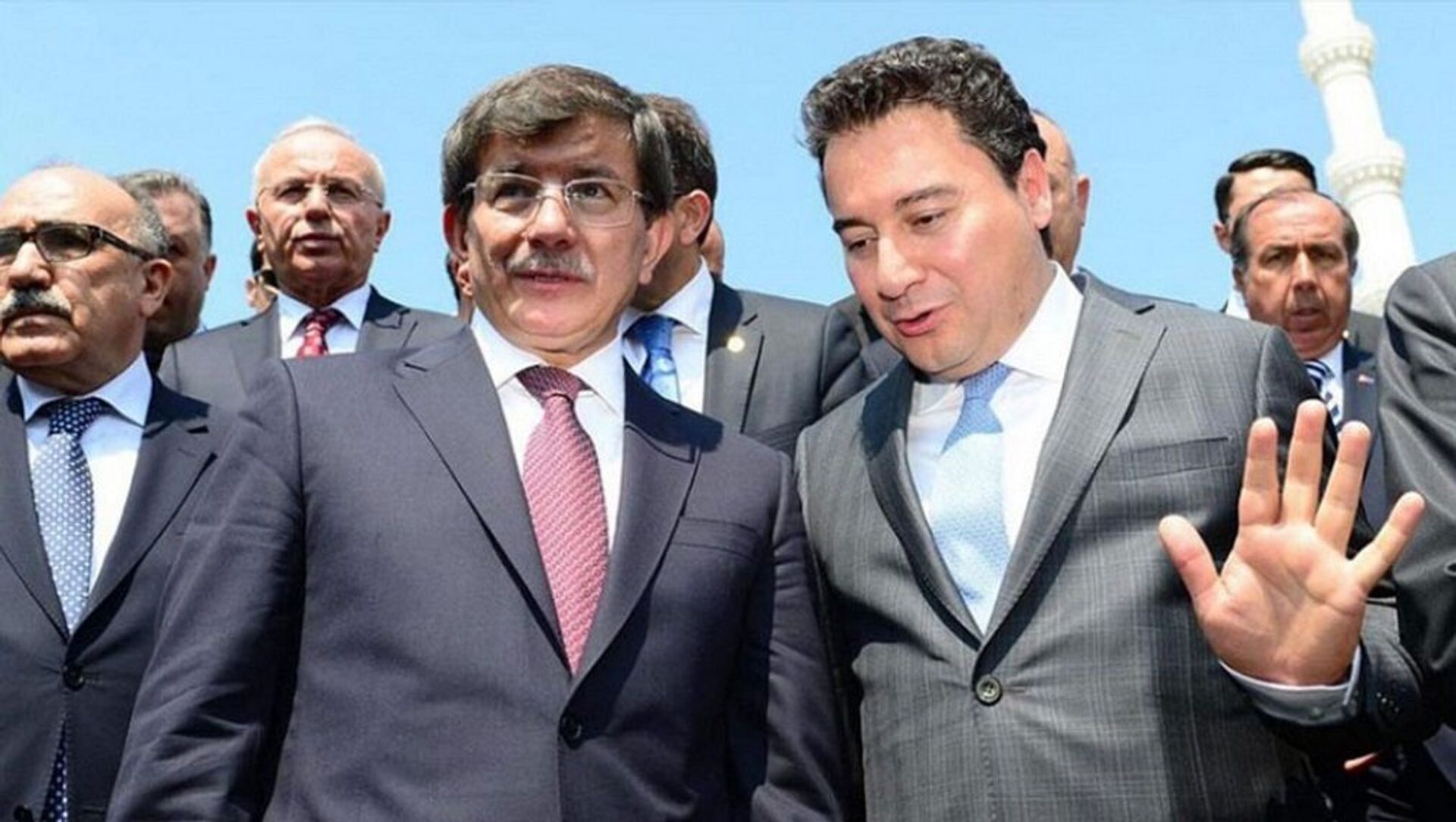 DEVA və Gələcək Partiyasının deputatları CHP fraksiyasından istefa verdi