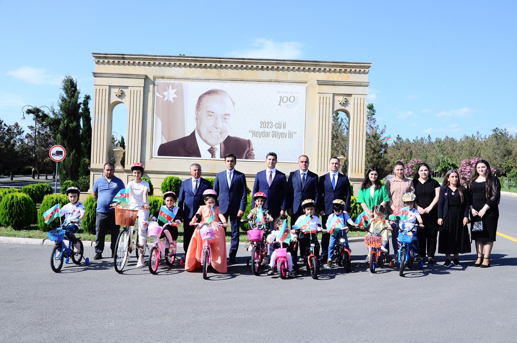 İcra başçısı və deputat şəhid övladlarını təbrik etdi - FOTOLAR