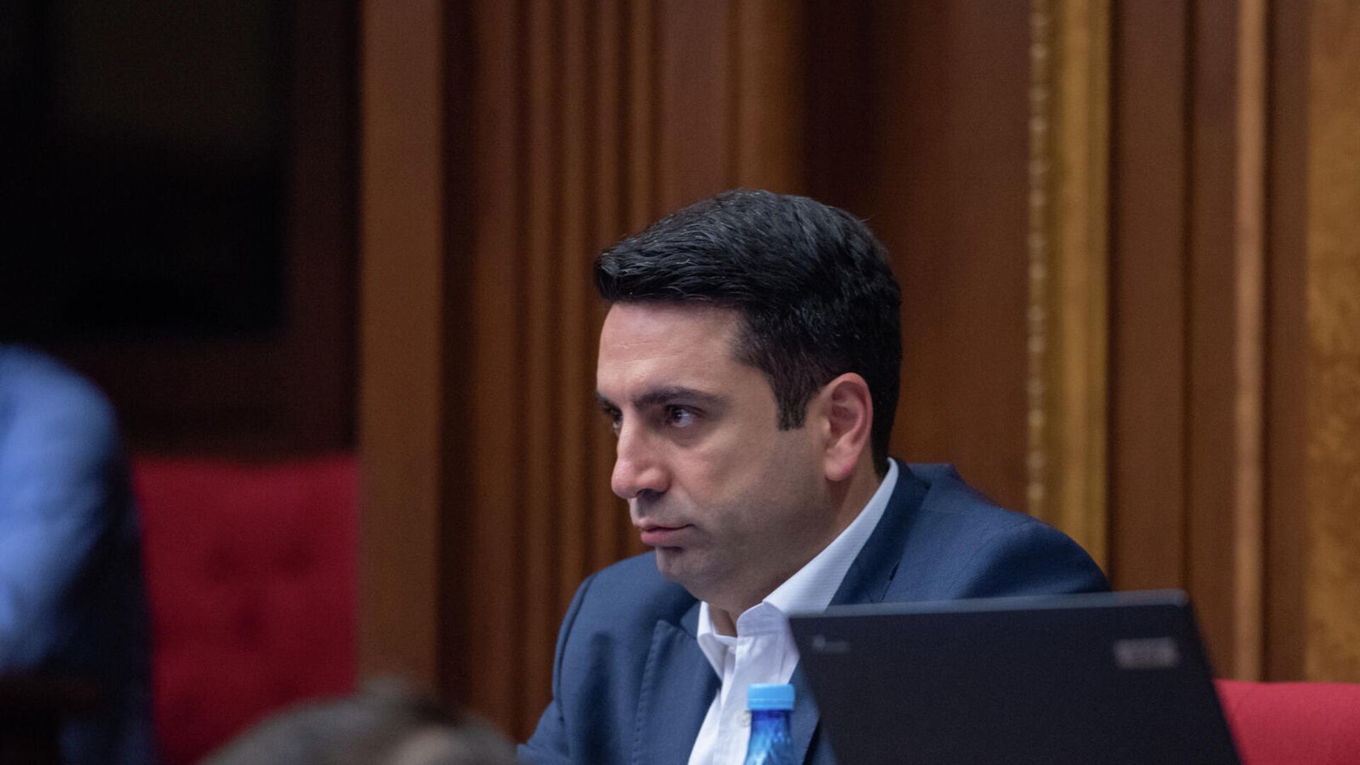 Üçüncü ölkə sülh müqaviləsi üçün təminat verməlidir - Erməni spiker