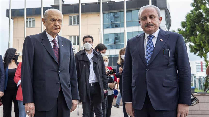 Şentop parlament sədrliyini Bahçeliyə ötürdü