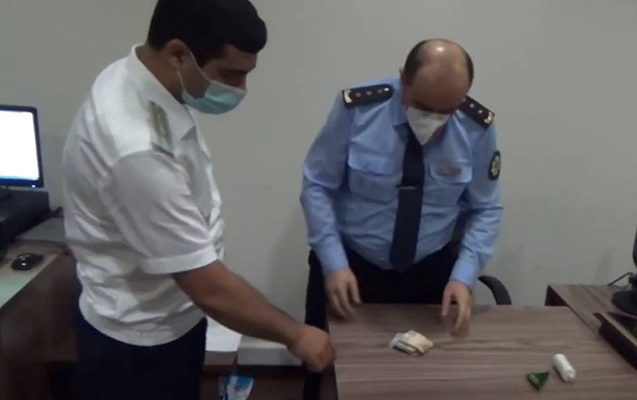 Rüşvət alarkən tutulan gömrük polkovniki azadlığa buraxıldı