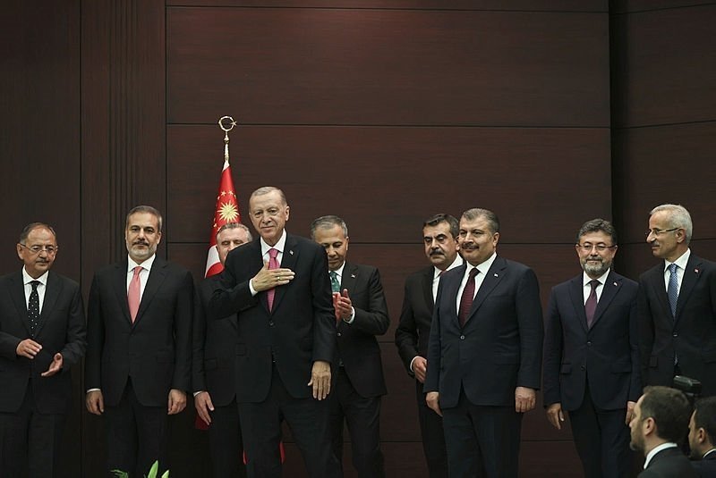 Yeni hökumətin ilk iclası 4 saat davam edib - YENİLƏNİB 