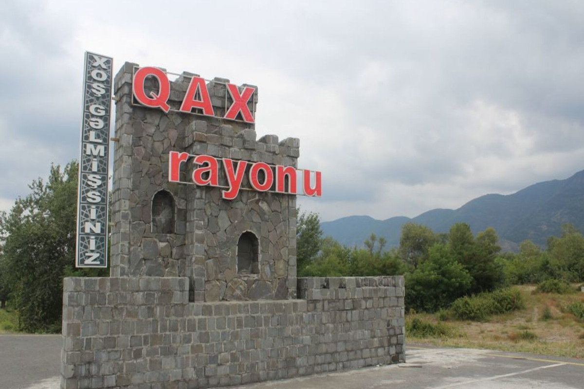 Qaxda nəqliyyatın hərəkəti dayandırıldı