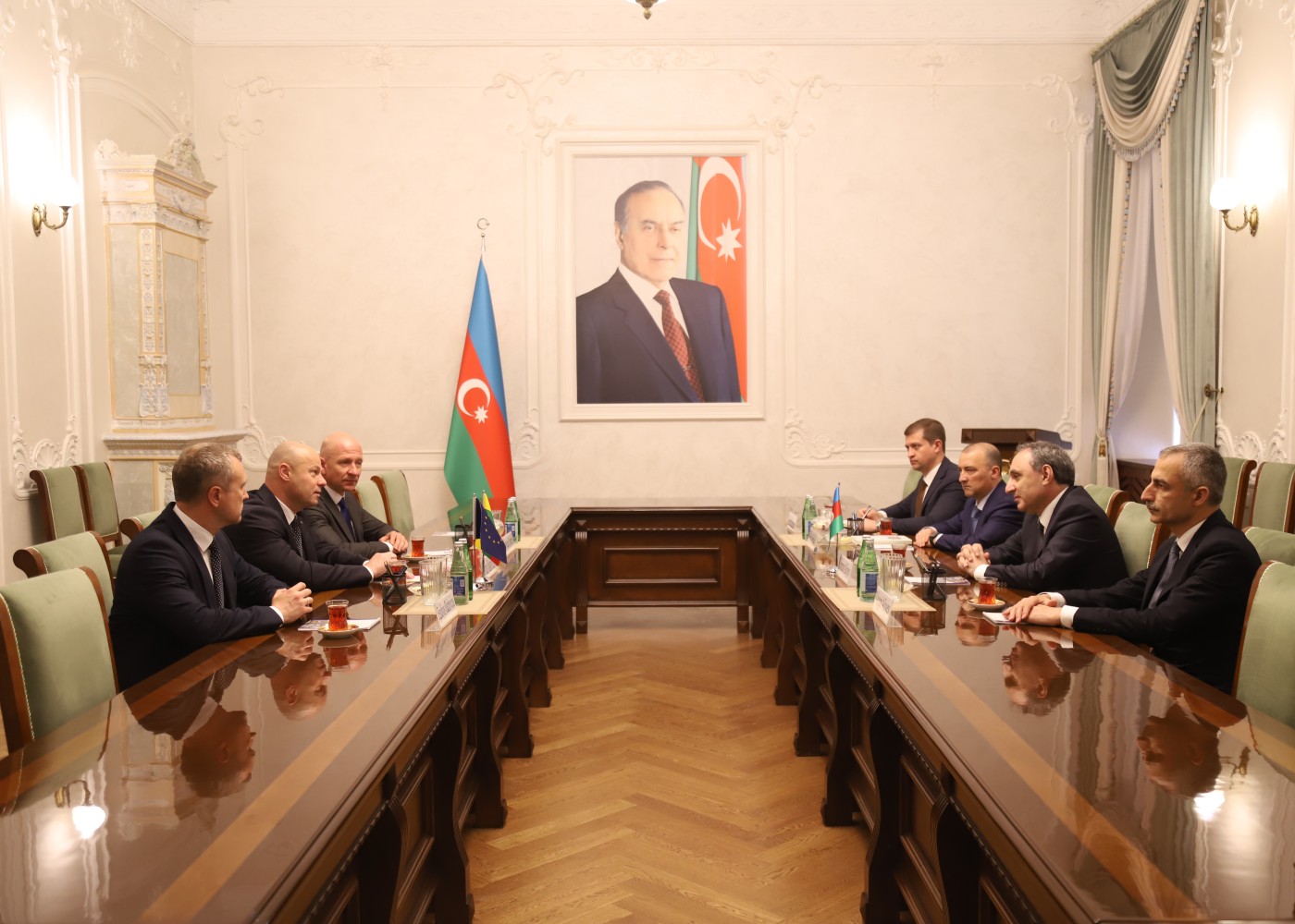 Kamran Əliyev Xüsusi İstintaq Komitəsinin nümayəndələri ilə görüşüb